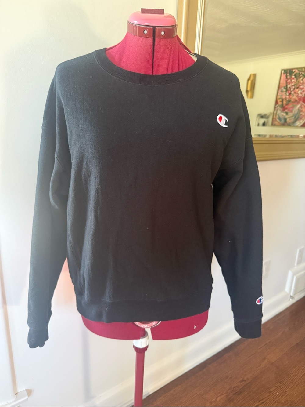 BLACK CREWNECK SWEATSHIRT